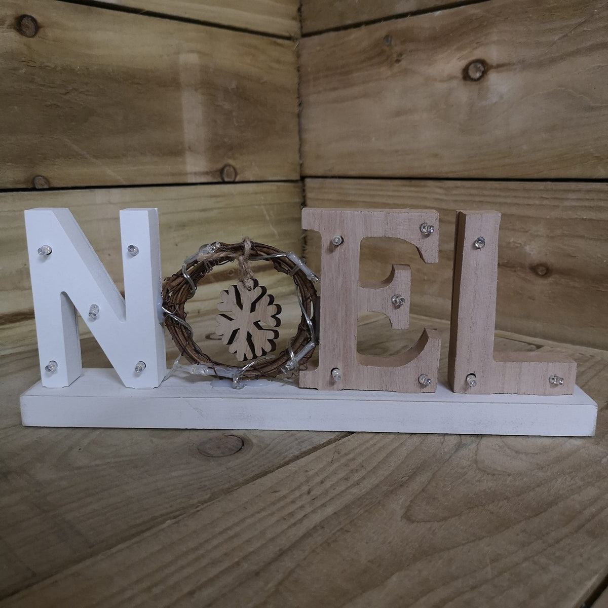 12cm Wooden Noel Sign with Snowflake & 18 LEDs